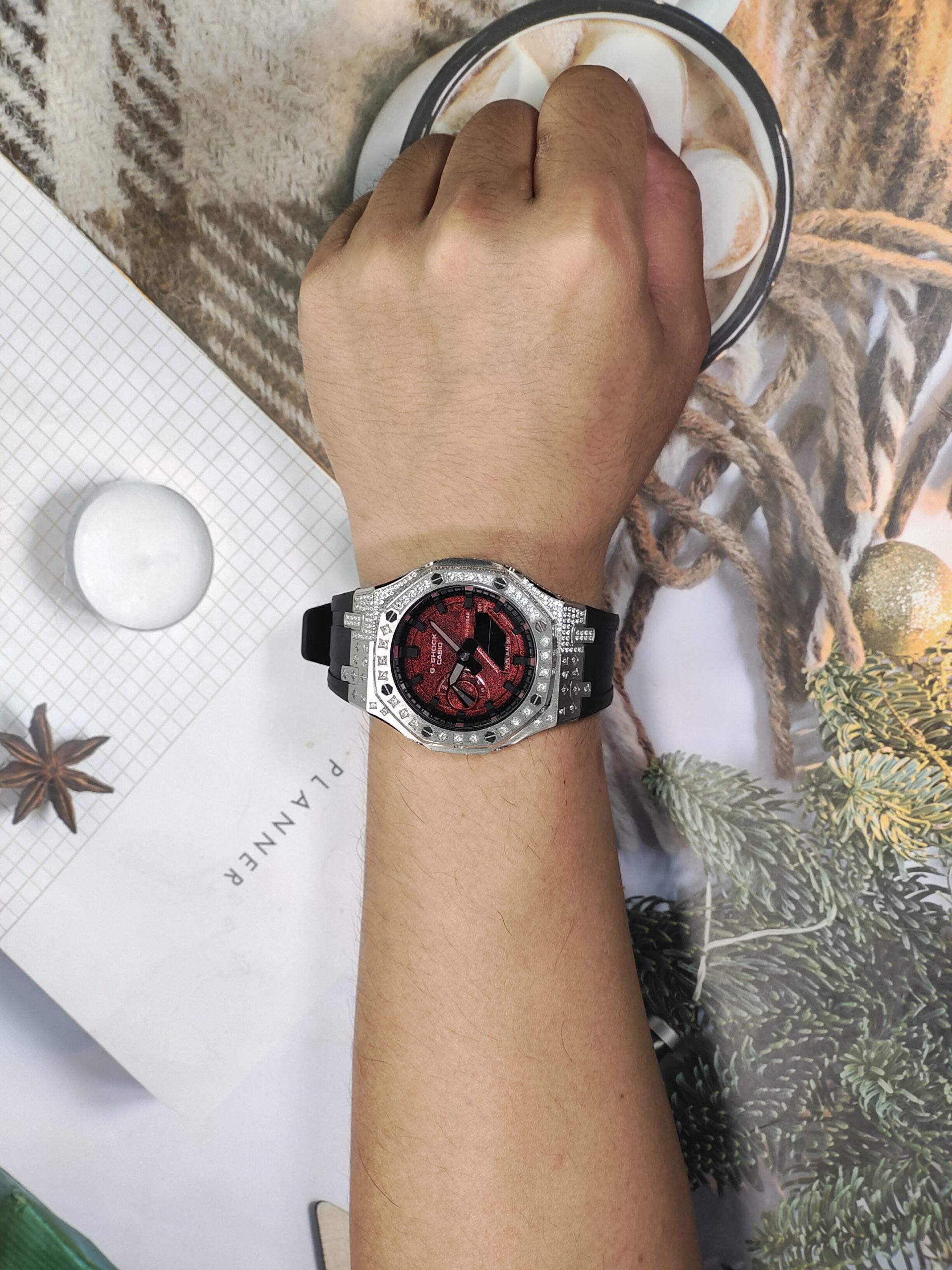 Кастомные часы CASIO 1A1 | Мод | CasiOAK Custom Кастомные часы Casio G-Shock GA-2100 — чёрный ремешок, безель с кристаллами и красный циферблат