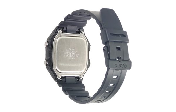 Детали кастомных часов Casio AE-1200 с тёмным корпусом и красным цифровым дисплеем